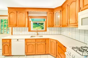 380 Farmington Ave, Waterbury, CT 06710 - Photo 3