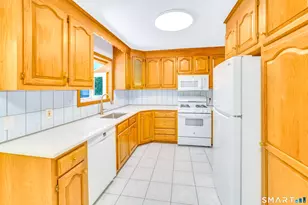 380 Farmington Ave, Waterbury, CT 06710 - Photo 3