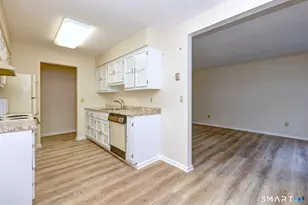359 Foxwood Ln, Milford, CT 06461 - Photo 7