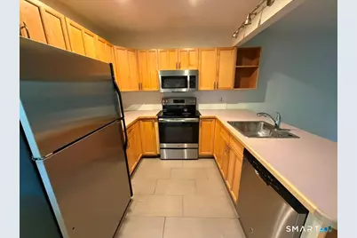 75 Leslie Road #D, Bridgeport, CT 06606 - Photo 5