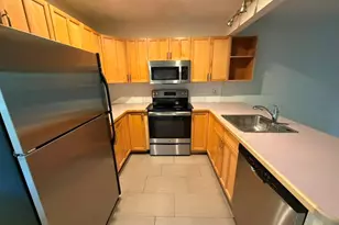 75 Leslie Rd, Bridgeport, CT 06606 - Photo 5