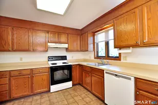 17 Carpenter Ln, Windsor, CT 06095 - Photo 9