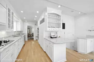 52 Center Dr, Greenwich, CT 06870 - Photo 9