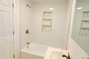 8 Locust St, New Britain, CT 06051 - Photo 7