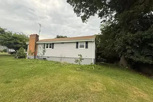 82 Crown St, Trumbull, CT 06611 - Photo 25
