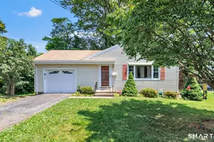 82 Crown St, Trumbull, CT 06611 - Photo 3