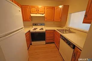 47 Highland St, West Hartford, CT 06119 - Photo 3
