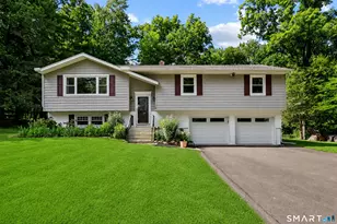 8 Fleetwood Dr, New Fairfield, CT 06812 - Photo 1