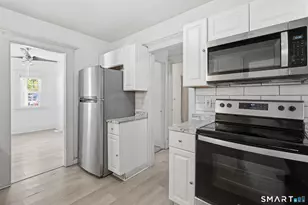 31 Amaryllis Ave, Waterbury, CT 06710 - Photo 9