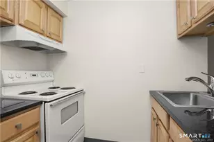 25 Ellsworth St, Bridgeport, CT 06605 - Photo 15