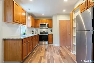 44 Maplewood St, Waterbury, CT 06708 - Photo 5