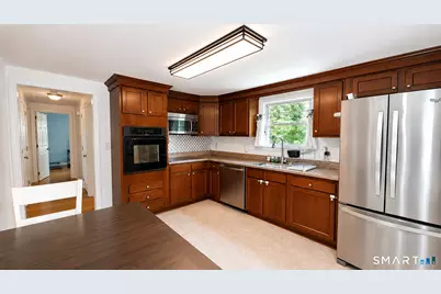 6 Sinclair Street, Windsor, CT 06095 - Photo 3