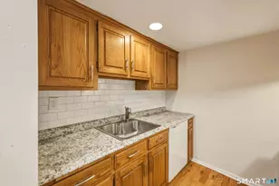 183 Livingston Pl, Bridgeport, CT 06610 - Photo 5