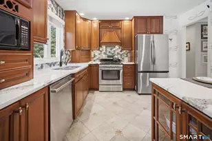 36 Oakwood Dr, Oxford, CT 06478 - Photo 11