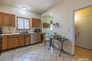 639 Laurel Ave, Bridgeport, CT 06605 - Photo 11