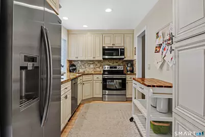 202 Soundview Avenue #14, Stamford, CT 06902 - Photo 3