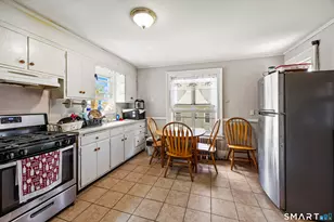 37 Preston St, Hartford, CT 06114 - Photo 5