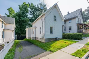 90 Myrtle St, Meriden, CT 06450 - Photo 3