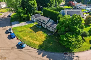 11 Barmore Dr W, Stamford, CT 06905 - Photo 23