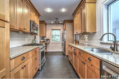 90 Edgewood Way, New Haven, CT 06515 - Photo 11