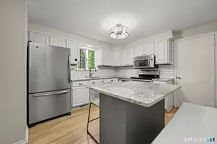 12 Regent Ct, Stamford, CT 06907 - Photo 3