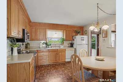 64 Breyer Avenue, Bridgeport, CT 06606 - Photo 11
