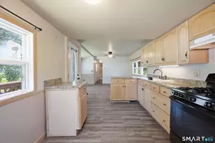165 Laurelwood Ln, Danbury, CT 06811 - Photo 7