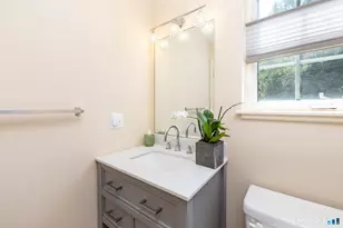 18 East Village Ct, Branford, CT 06405 - Photo 11