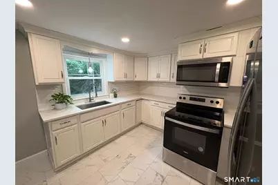 29 Barry Lane, Simsbury, CT 06070 - Photo 9