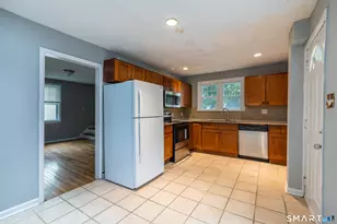 166 Earl Ave, Bridgeport, CT 06606 - Photo 3