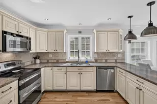 180 Pruett Pl, Montville, CT 06370 - Photo 9