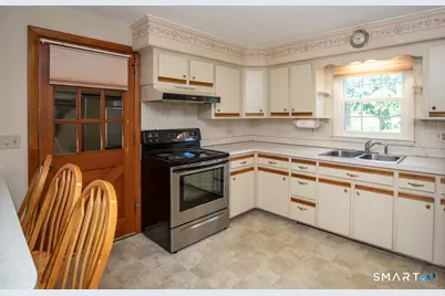 153 Fiesta Heights, Meriden, CT 06451 - Photo 9