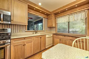 372 Piute Ln, Stratford, CT 06614 - Photo 23