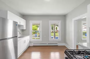 10 Hickory St, Meriden, CT 06451 - Photo 3