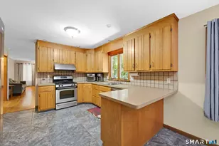 29 Foxwood Rd, Trumbull, CT 06611 - Photo 11