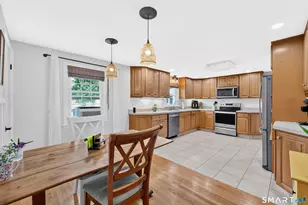24 Bridge Ln, Enfield, CT 06082 - Photo 9