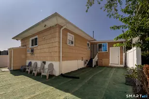 203 Robin St, Bridgeport, CT 06606 - Photo 23