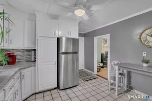 4 Crown St, Middletown, CT 06457 - Photo 11