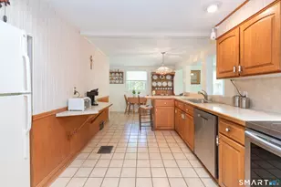 45 Peach Dr, Seymour, CT 06483 - Photo 5