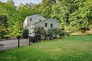 2 Arnold Dr, Stamford, CT 06905 - Photo 31
