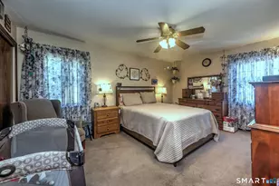 10 Hodio Dr, Ansonia, CT 06401 - Photo 9