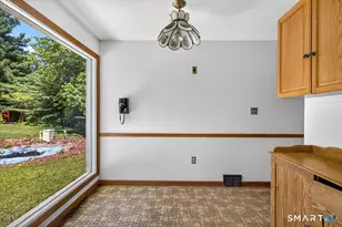 335 Arnold Ln, Orange, CT 06477 - Photo 7