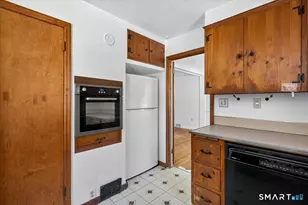 335 Arnold Ln, Orange, CT 06477 - Photo 5