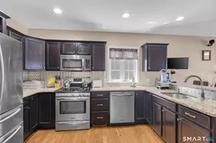 104 Benjamin Ct, Windsor, CT 06095 - Photo 7