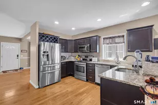 104 Benjamin Ct, Windsor, CT 06095 - Photo 5