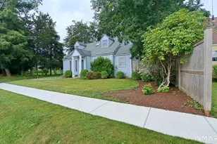 914 S Pine Creek Rd, Fairfield, CT 06824 - Photo 1