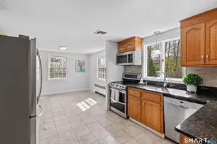 25 Sherwood Rd, West Hartford, CT 06117 - Photo 7