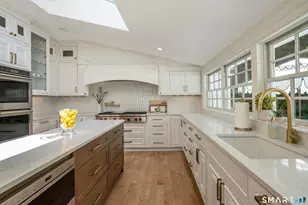 71 Woodford Hills Dr, Avon, CT 06001 - Photo 7
