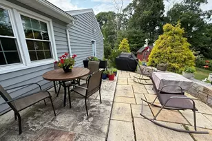 66 Knollwood Dr, Branford, CT 06405 - Photo 9