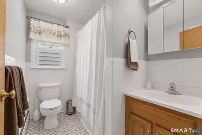 32 Hackett Circle North, Stamford, CT 06906 - Photo 11